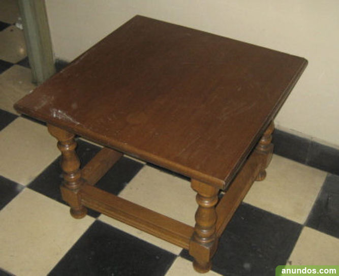 Mesa cuadrada de madera color roble oscuro León Ciudad Mesa cuadrada de madera color roble oscuro León Ciudad