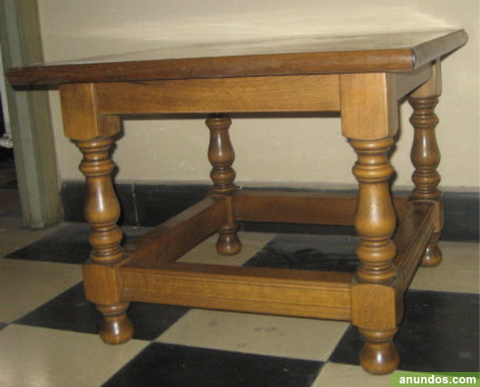 Mesa cuadrada de madera color roble oscuro León Ciudad Mesa cuadrada de madera color roble oscuro León Ciudad