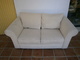 Sofa blanco de 2 plazas